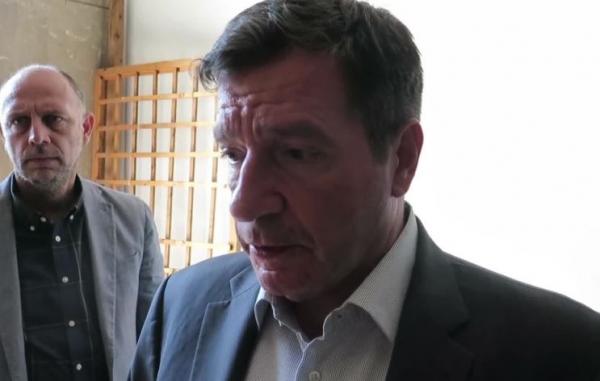 Καμίνης: Πρέπει να αξιοποιηθούν εγκαταλειμμένα στρατόπεδα για τους πρόσφυγες