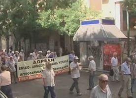 Η περικοπή των δώρων του Δημοσίου το νέο «αγκάθι» για τα κόμματα