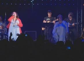 Χάρις Αλεξίου και Δήμητρα Γαλάνη σε ένα μοναδικό «μουσικό» ταξίδι