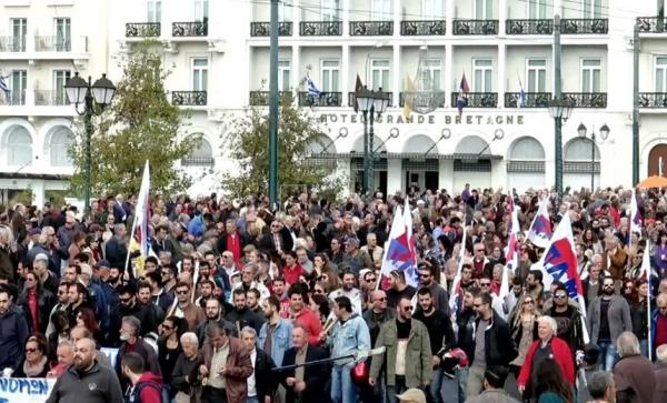 Η πορεία του ΠΑΜΕ στην Πλατεία Συντάγματος