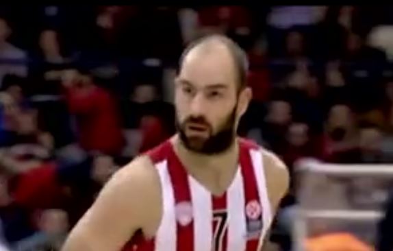 Μπάσκετ-Ευρωλίγκα: Με το δεξί ο Ολυμπιακός στο «TOP16», 74-62 την «Μπάρτσα»