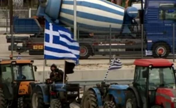 Κόρινθος: Μπλόκα από τους αγρότες στα διόδια του Ισθμού