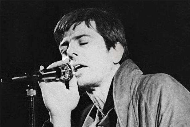 Παύλος Σιδηρόπουλος: Ξαναζωντανεύει ο θρύλος το ελληνικού ροκ