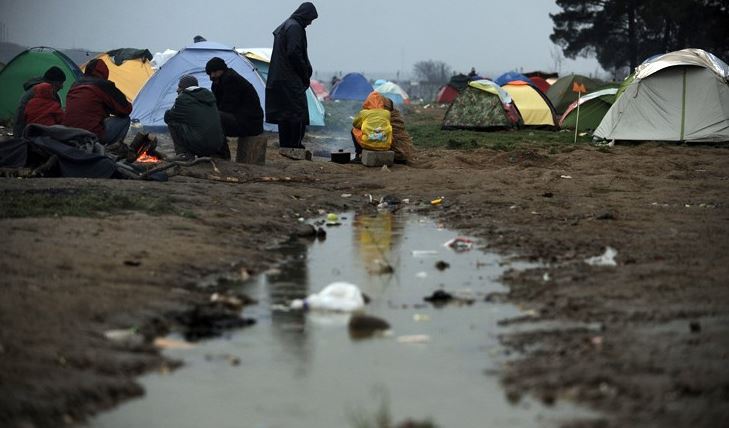 Ειδομένη: Απέραντη λίμνη από λασπόνερα η προσφυγούπολη