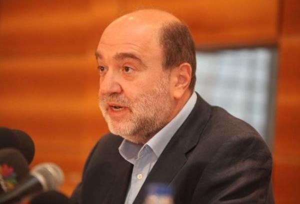 Αλεξιάδης: Μελετάται αύξηση τιμής βενζίνης-σύνδεση με τέλη κυκλοφορίας