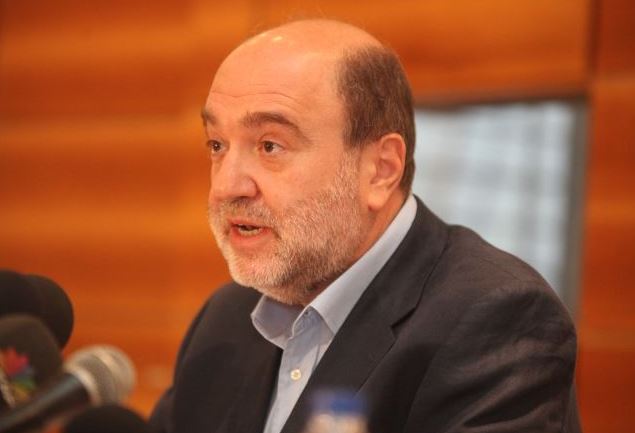 Αλεξιάδης: Μελετάται αύξηση τιμής βενζίνης-σύνδεση με τέλη κυκλοφορίας