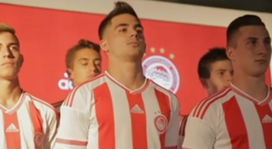 Ολυμπιακός: Με έναν πρωτότυπο τρόπο παρουσίασε τη φανέλα για τη νέα σεζόν