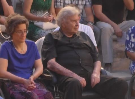 Καταχειροκροτούμενος ο Μίκης Θεοδωράκης στο Ηρώδειο