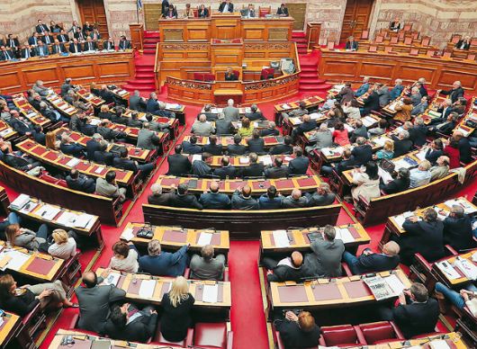 Έντονη αντιπαράθεση στη Βουλή για τη σύσταση εξεταστικής για το Μνημόνιο