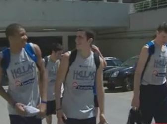 Θερμή υποδοχή στον Γ.Αντετοκούμπο από τους συμπαίκτες του