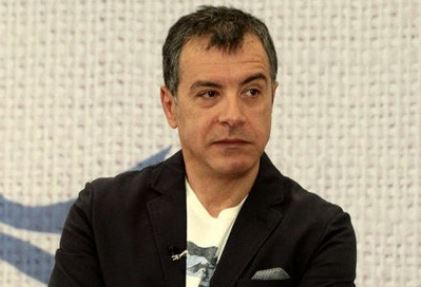 Θεοδωράκης: Πρέπει να τιμήσουμε την υπογραφή μας και να διορθώσουμε το μνημόνιο