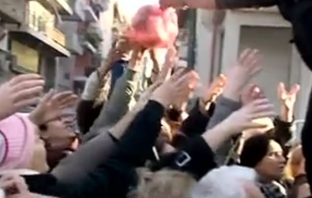 Το αδιαχώρητο στη δωρεάν διανομή φρούτων και λαχανικών