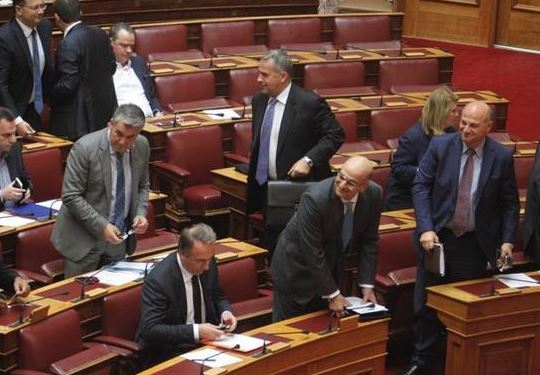 Αποχώρησε η ΝΔ από τη Βουλή – Λόγω της τροπολογίας για τις offshore