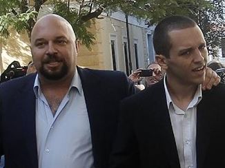 Κλωτσιές, σφαλιάρες και ύβρεις από τους βουλευτές της ΧΑ