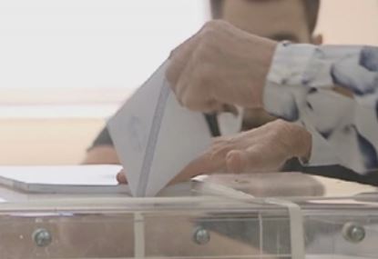 Οριακό προβάδισμα της ΝΔ έναντι του ΣΥΡΙΖΑ σε νέα δημοσκόπηση