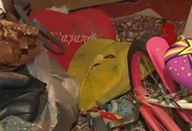 Λάρισα: Εξάχρονη ζούσε μες στις ακαθαρσίες σε διαμέρισμα-τρώγλη