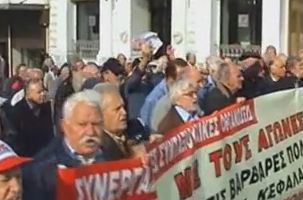 Νέες μειώσεις έρχονται στις επικουρικές συντάξεις