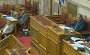 Αντιπαράθεση Καρατζαφέρη-Καστανίδη στη Βουλή