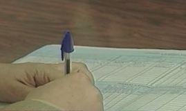 «Ψαλίδι» σε μισθούς και φοροαπαλλαγές