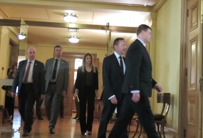 Ντομπρόβσκις – Στουρνάρας: Έως το τέλος του έτους η ανακεφαλαιοποίηση