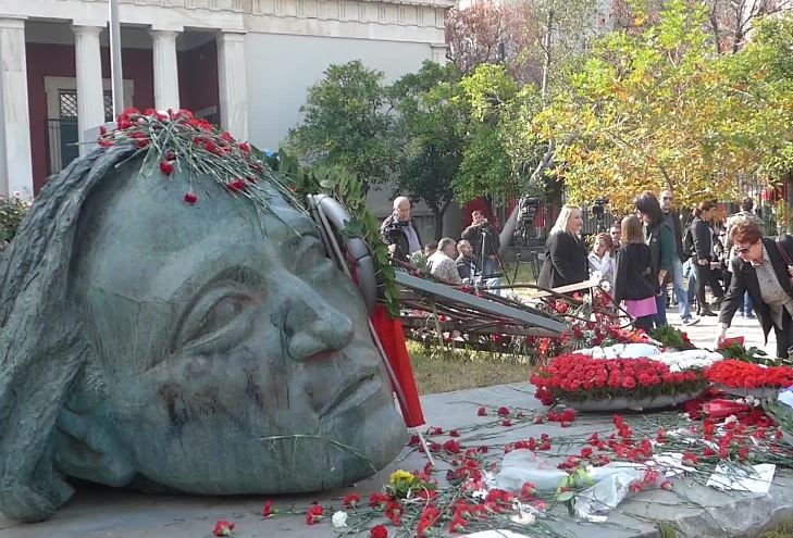 Ανοικτές οι πύλες του Πολυτεχνείου για την 42η επέτειο της εξέγερσης