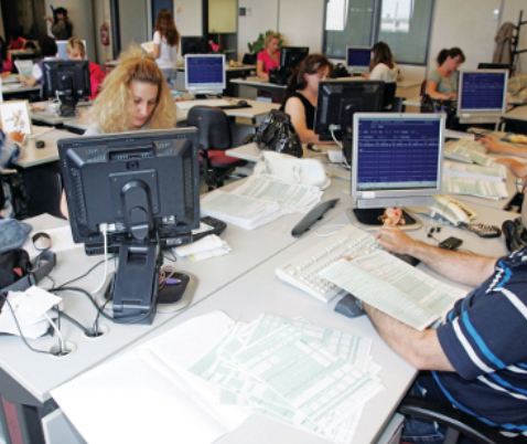 Αλλαγή σχεδίων στους φόρους για εισόδημα και ακίνητη περιουσία