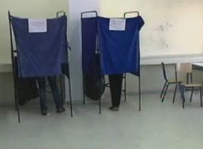 Οριακή πρωτιά της ΝΔ σε νέα δημοσκόπηση