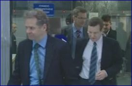 Επιμένει η τρόικα για μειώσεις σε μισθούς και σε επικουρικές