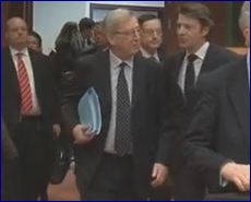 Ζαν Κλοντ Γιούνκερ: «Να σταματήσουν οι πιέσεις προς την Ελλάδα»