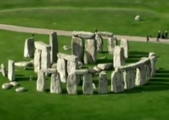 Κάτω από το Στόουνχεντζ, ένα μυστηριώδες υπόγειο μνημείο