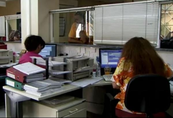 Συντάξεις: Πολιτική αντιπαράθεση για το νέο «ψαλίδι» σε κύριες και επικουρικές