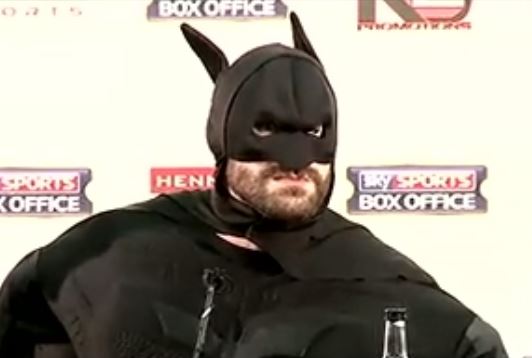 Πυγμαχία: Ο Τάισον Φιούρι μεταμφιέστηκε σε Μπάτμαν κι έδωσε το δικό του σόου