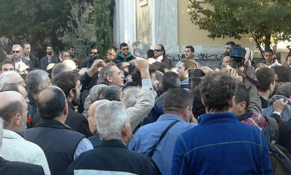 Ένταση στο Πολυτεχνείο, λίγο πριν από την άφιξη Τσίπρα