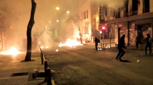 Οδομαχίες στα Εξάρχεια μετά την πορεία για τον Αλέξανδρο Γρηγορόπουλο