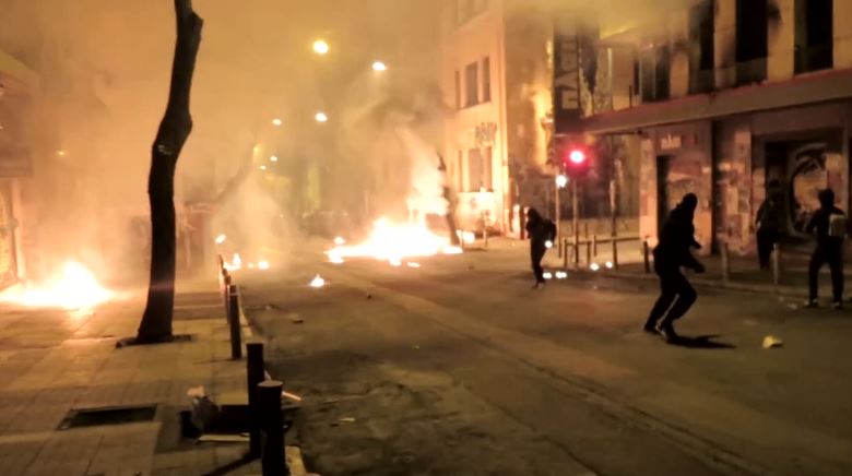 Οδομαχίες στα Εξάρχεια μετά την πορεία για τον Αλέξανδρο Γρηγορόπουλο