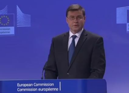 Κομισιόν: Το «όχι» μεγαλώνει την απόσταση με την Ελλάδα