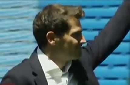 Οι οπαδοί της «Βασίλισσας» αποχαιρέτησαν τον εμβληματικό αρχηγό