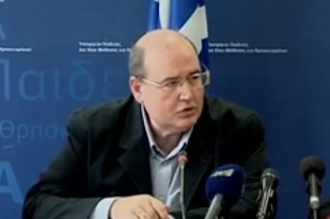 Παιδεία: Κάθε υπουργός και νέο σύστημα, με θύματα τους μαθητές