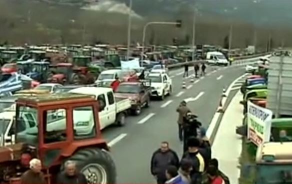 Κόντρες στα μπλόκα για τη συνάντηση με τον πρωθυπουργό