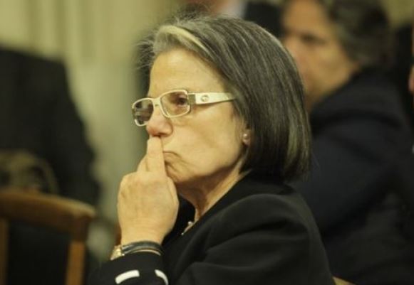 Κόντρα Κουτζαμάνη-Καμμένου για τους ισχυρισμούς του υπουργού στη Βουλή