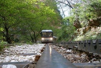 Αχαΐα: Κάτοικος μιλάει για το εννιάχρονο παιδί που αγνοείται σε φαράγγι