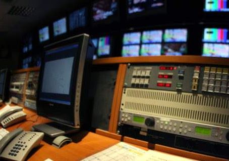 Το μαύρο στα κανάλια οδηγεί χιλιάδες δημοσιογράφους στην ανεργία