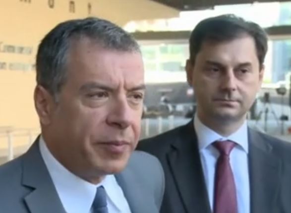 Θεοδωράκης: Οι Έλληνες θέλουν λύση – όχι άλλη παράταση