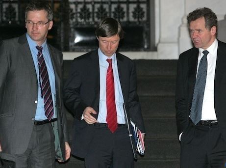 Η κυβέρνηση προετοιμάζει το «έδαφος» για την άφιξη της τρόικας