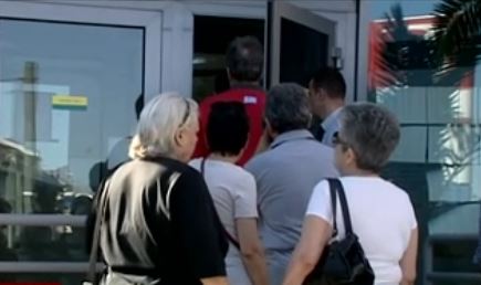 Άνοιξαν οι τράπεζες για τους πολίτες μετά από 21 ημέρες τραπεζικής αργίας