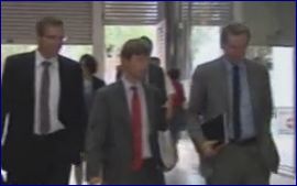 Επιμένει η τρόικα για περικοπές μισθών στον ιδιωτικό τομέα