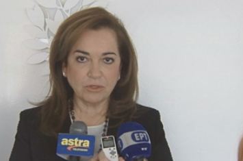 Ντ.Μπακογιάννη: «Ας κόψουν 50% από μισθούς και συντάξεις βουλευτών»