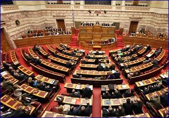 Στα άκρα η σύγκρουση των πολιτικών αρχηγών