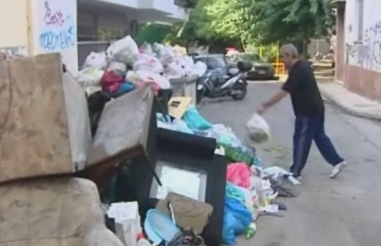 Πνίγηκε στα σκουπίδια η Αθήνα