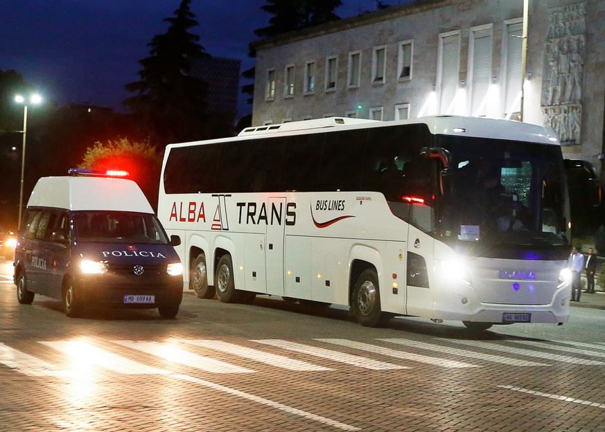 Αλβανία: Επίθεση με πέτρες δέχτηκε το λεωφορείο την εθνικής ομάδας της Σερβίας